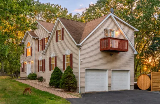 2 web or mls 415 Deborah Dr East Stroudsburg PA 18301 airbnb 002